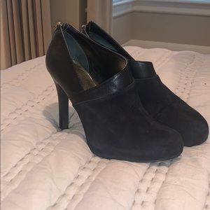 Black suede Alfani booties